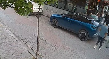 Afyon’da kafeye alkollü gitti! Uyaran garsona tekme yumruk saldırdı