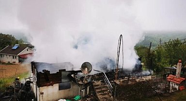 Ahşap ev alevlere teslim oldu! Kullanılamaz hale geldi