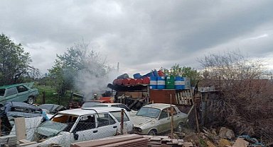 Ankara'da sanayide yangın patlamaya neden oldu