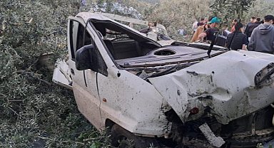 Araç hurdaya döndü! Sürücü sağ çıktı