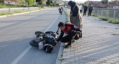 Burdur’da motosiklet kazası yapan 19 yaşındaki gencin bacağı koptu!