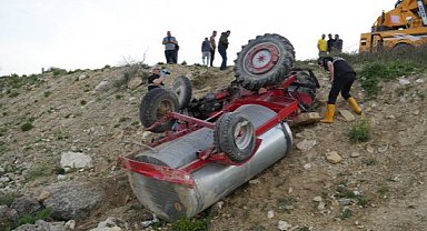 Burdur’da su tankı yüklü traktör şarampole devrildi! Sürücü öldü