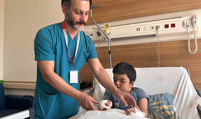 Doktorların ismini yeni duyduğu rahatsızlık! 10 parmağı operasyonla açıldı