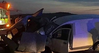 Gaziantep'te iki araç kafa kafaya çarpıştı! 1 kişi hayatını kaybetti 2 kişi de yaralandı