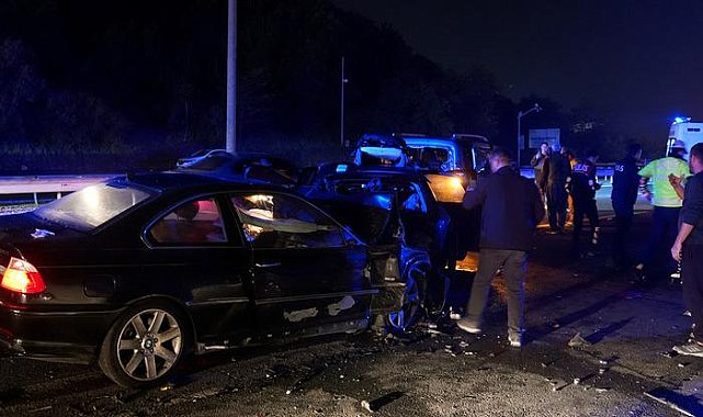 Gece yarısı 5 araçlı zincirleme trafik kazası: 7 yaralı
