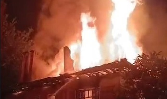 İki katlı ev alevlere teslim oldu