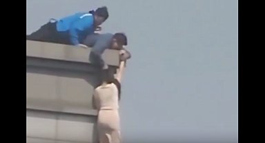 İntihar eden kadını saçından tutarak kurtardı!