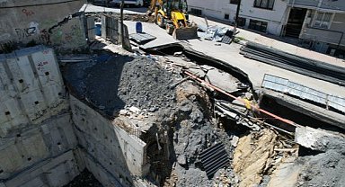 İstanbul'da yol çöktü