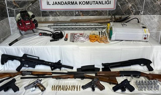 Kaçak kazı yapan 6 kişi yakalandı! Çok sayıda mühimmat ele geçirildi