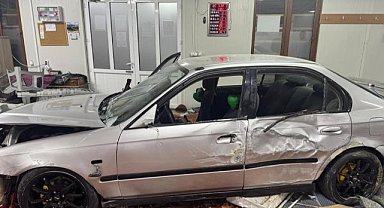 Kocaeli'de alkollü sürücü camiye daldı!