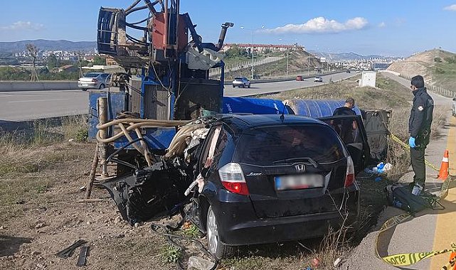 Otomobil sondaj makinesine çarptı! Anne ve oğlu hayatını kaybetti