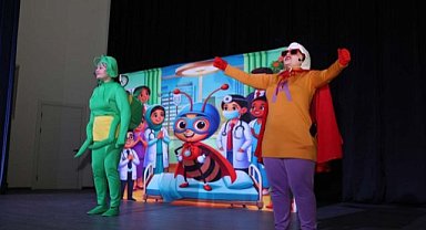 Samsun Bafra'da Atom Karınca tiyatrosu miniklerle buluştu