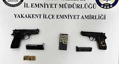 Samsun’da durdurulan iki araçta ruhsatsız silah ve fişek yakalandı! 