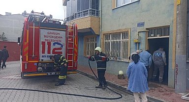 Samsun’un Bafra ilçesinde 2 katlı binada korkutan yangın!