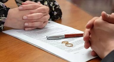 Sosyal medyada kendisini ‘bekar’ olarak tanıttı! Boşanma davasında ağır kusurlu bulundu