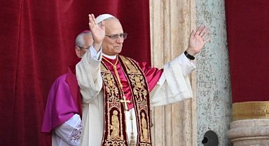 Tarihte bir ilk! Yeni Papa Robert Francis Prevost oldu