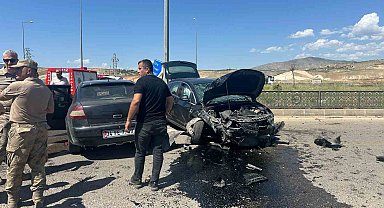 Trafik kazası: 1'i ağır 4 yaralı