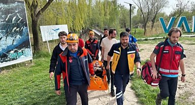 Van Kalesi'nden düşen yaşlı kadın mucize bir şekilde kurtarıldı