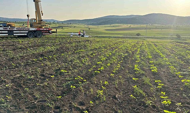 Bilecik'te düşen uçak, vinç yardımıyla kaldırıldı