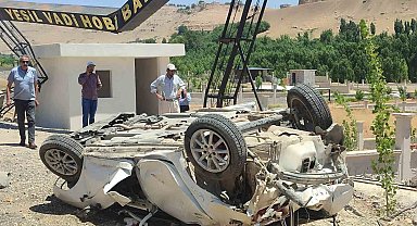 Kontrolden çıkan otomobil şarampole yuvarlandı: 1 ölü, 1 yaralı