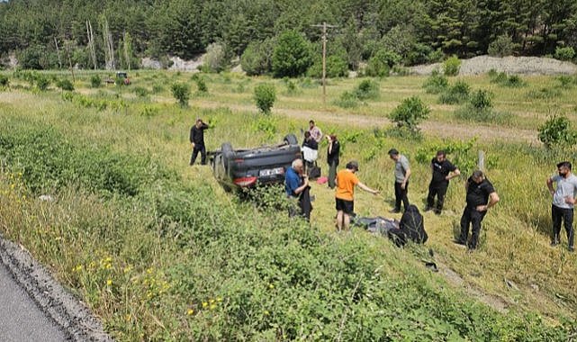 Otomobil  şarampole devrildi! 4 yaralı