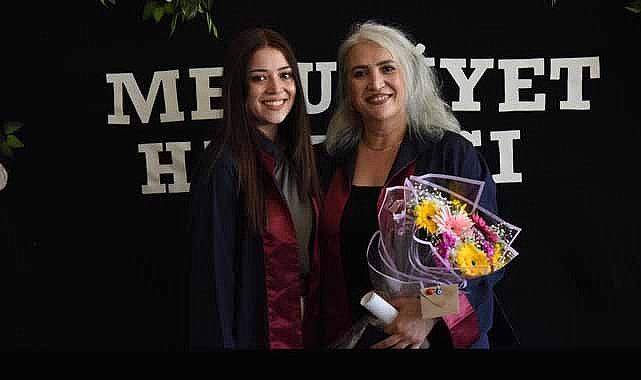Samsun'da anne ve kızı üniverditeden aynı anda mezun oldu