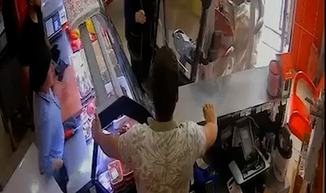 Samsun'da bir kişi elektrikli bisikletiyle dükkana daldı