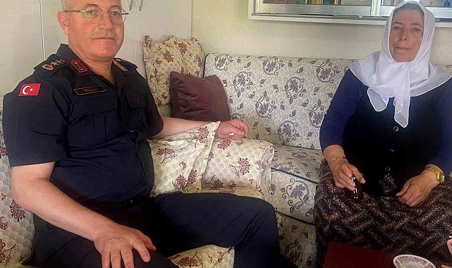 Şehit annesi evladının silah arkadaşlarını konuk etti