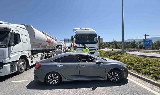 Tır, otomobili 60 metre sürükledi