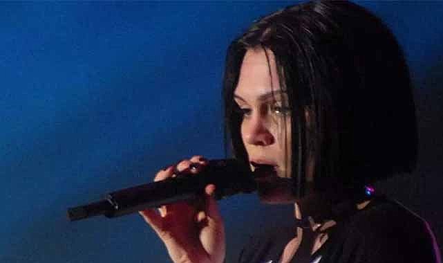 Ünlü şarkıcı kansere yakalandı! Sahnelere veda etti