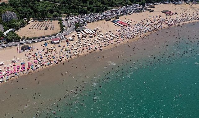 Aşırı dalgalar sonrası harekete geçildi! Şile'de iki plaj dışında denize girmek yasaklandı