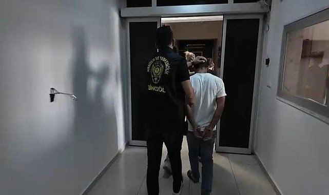 Dilenci kılığında evlere girerek 1 milyon liralık ziynet eşya çalan hırsızlar yakalandı