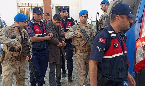 Eşini bıçaklayarak öldüren cani koca tutuklandı