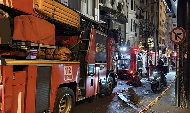 İstanbul Beyoğlu'nda eğlence mekanında yangın