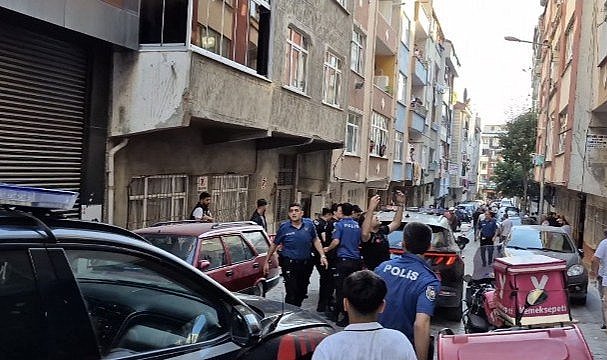 İstanbul'da devriye görevi yapan polislere bıçaklı saldırı