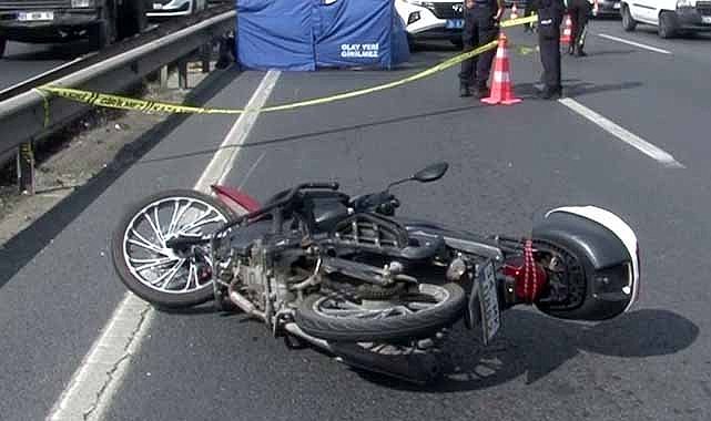 Motosiklet refüje çarptı! 1 ölü, 1 yaralı