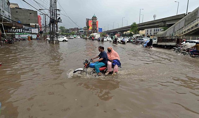 Muson yağmurlarında can kaybı 98'e yükseldi