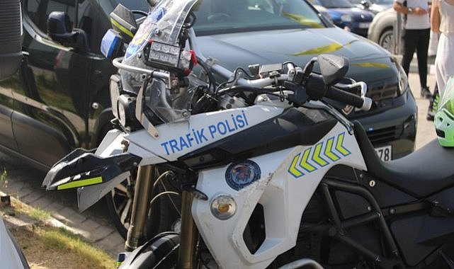 Polis memuru kazada yaralandı