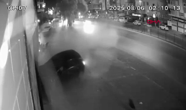 Alkollü ve ehliyetsiz sürücü otomobiliyle ağaca ve iş yerine çarptı