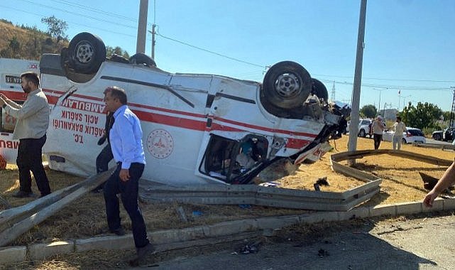 Ambulansla otomobil çarpıştı! 1 ölü, 6 yaralı