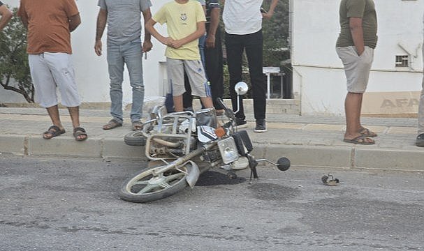 Ciple çarpışan motosiklet sürücüsü öldü