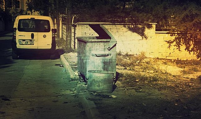 Çöp konteynerinin yanında yeni doğmuş bebek bulundu!