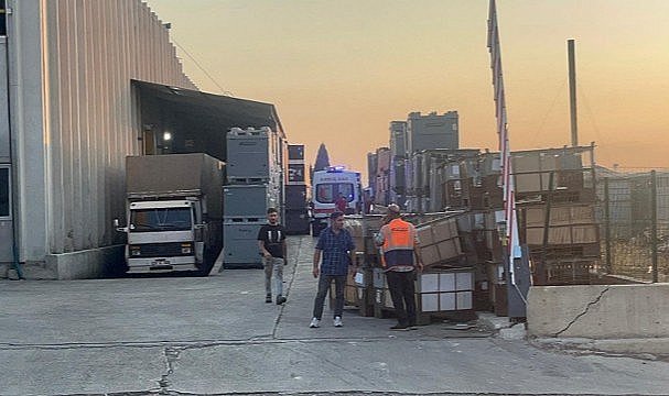 Fabrikada feci kaza! Makinaya sıkışan işçi ağır yaralandı