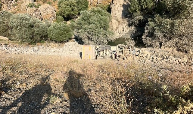 Feci kaza kamyon uçuruma yuvarlandı! 1 kişi öldü