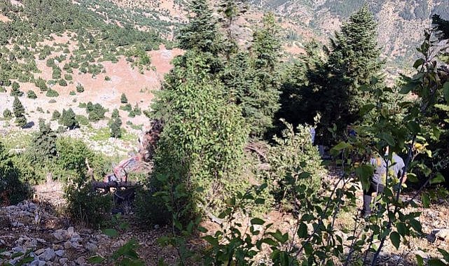 Feci kaza! Otomobil uçuruma devrildi! 2 ölü