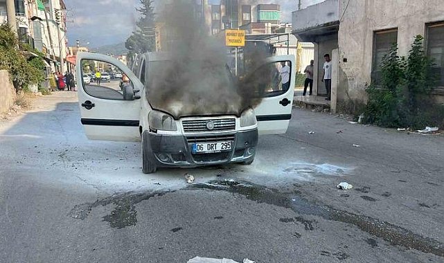 Hafif ticari araç alev alev yandı