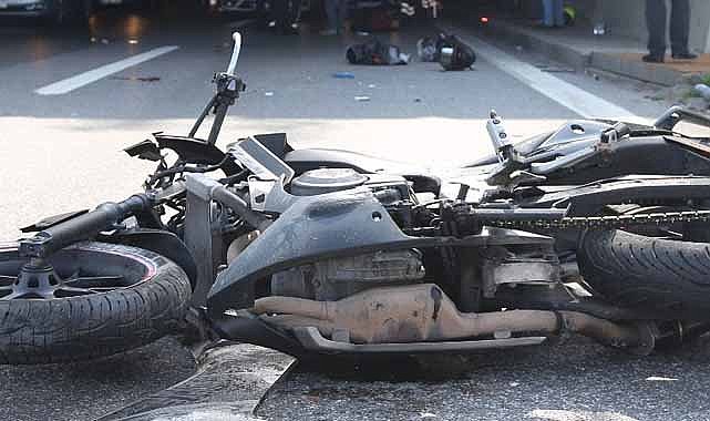 İki motosiklet çarpıştı! 1 kişi öldü, 1 kişi yaralandı