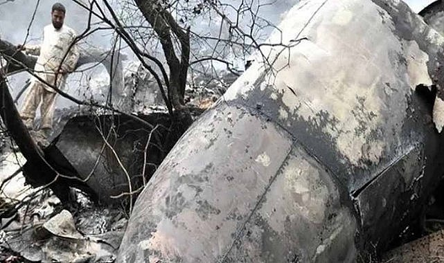 Kenya'da özel uçak yerleşim alanına düştü! 2 kişi öldü