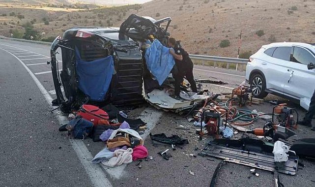 Korkunç kaza! Kafa kafaya çarpıştılar: 4 ölü, 2 yaralı