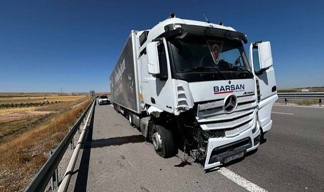 Niğde'de tırla otomobil çarpıştı!